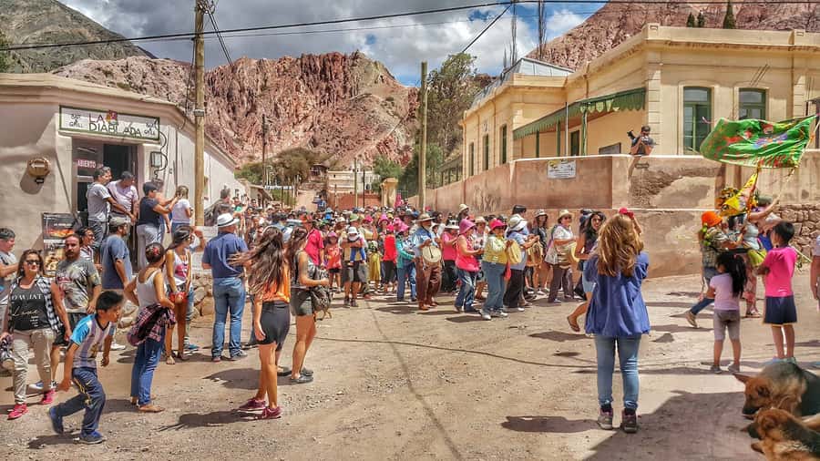 From Jujuy: Salinas Grandes, Purmamarca & Los Colorados Hike - Guide style and day-to-day comfort: what I’d watch before you go