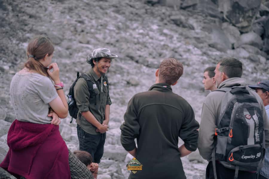 From Medan: Mount Sibayak Sunrise Hike & Natural Hot Spring - Breakfast in Berastagi (and where to plan your stomach)