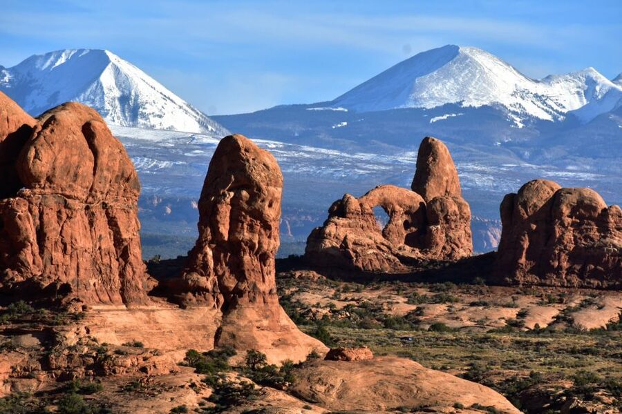 From Moab: Arches National Park 4x4 Drive and Hiking Tour - Lunchtime fuel: buffet-style picnic where you actually need it