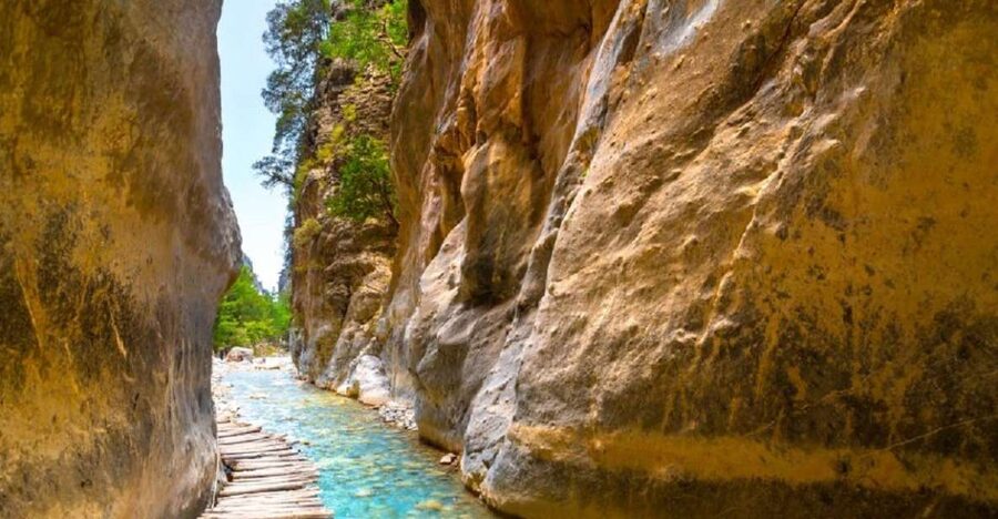 From Rethymno: Samariá Gorge Full-Day Hike - The entrance moment: wooden staircase to real hiking