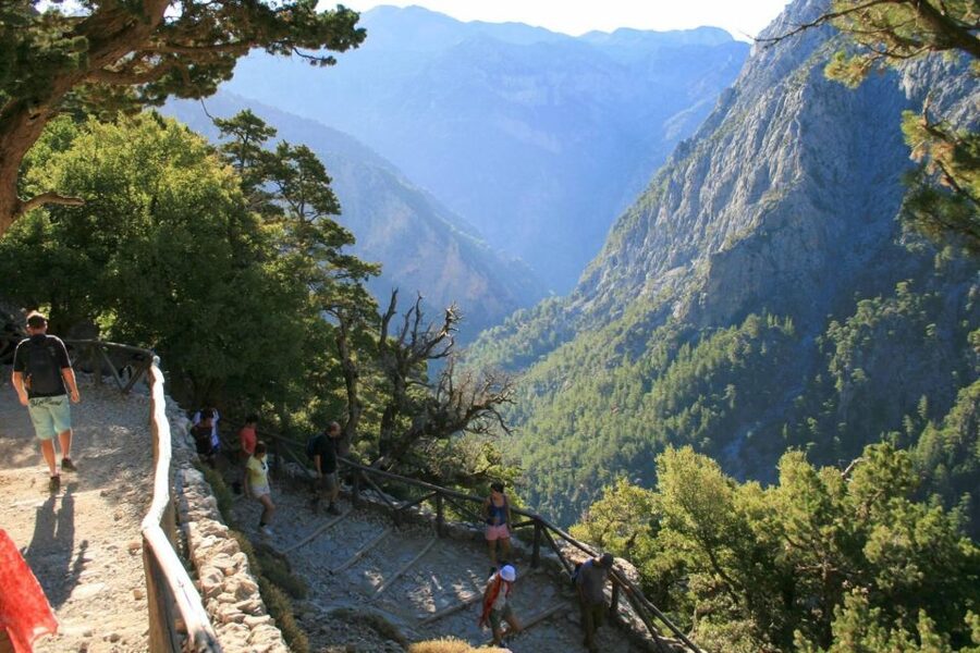 From Rethymno: Samariá Gorge Full-Day Hike - Omalos Plateau: your pre-hike break (and where you set the tone)
