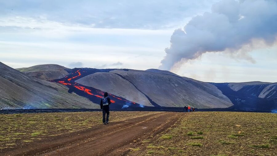 From Reykjavík: Fagradalsfjall Volcano Hike with Geologist - What a geologist/volcanologist helps you see on the lava fields