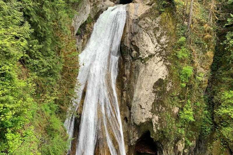 From Seattle: Pacific Northwest Waterfalls & Hiking Tour - Snoqualmie Falls: The 270-Foot Stop That Grounds the Day