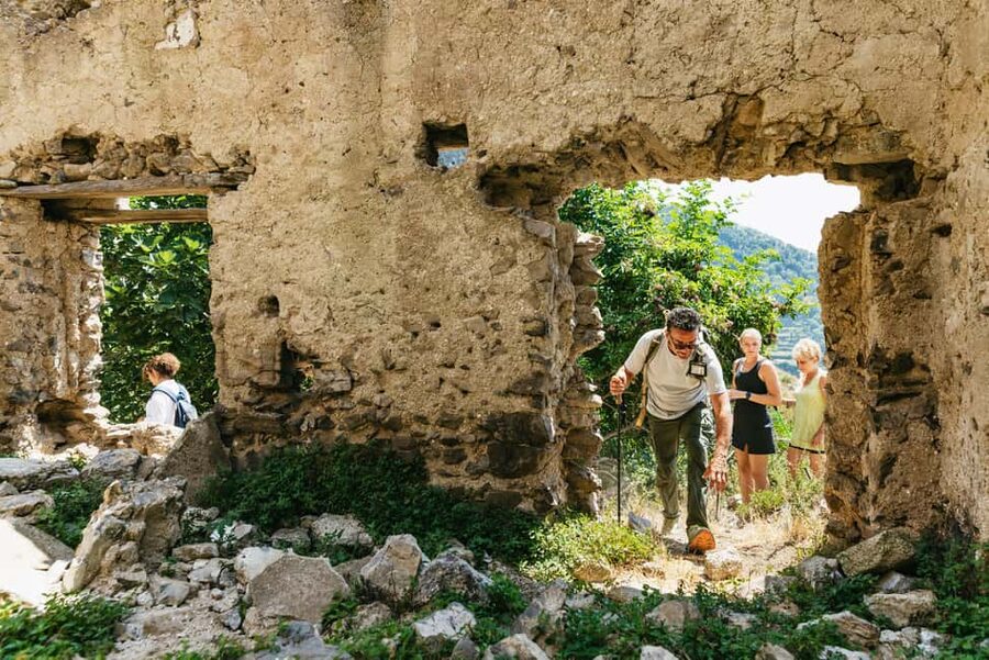 From Sorrento: Path of the Gods Guided Hike with Transfers - The shepherd’s hut stop: food, wine, and local music
