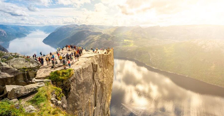 From Stavanger: Pulpit Rock Guided Hike with Pickup - The top break: 604 meters above the sea and the wind factor