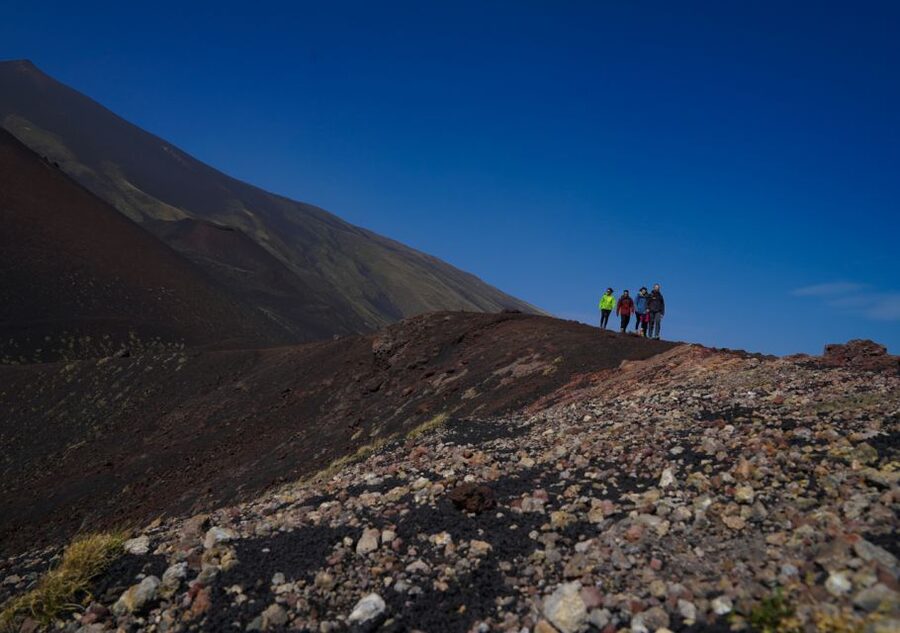 From Syracuse: Mount Etna Guided Morning Hike & Food Tasting - Why this Syracuse-to-Etna morning hike fits so well