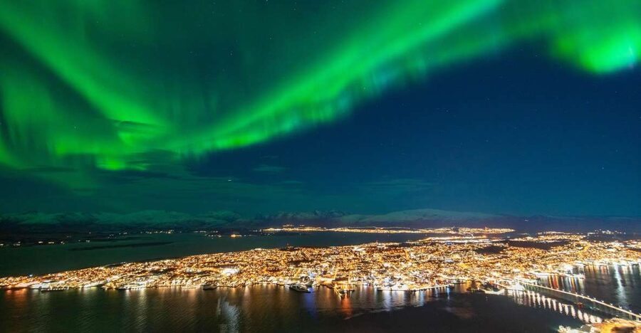 From Tromsø: Evening Fjellheisen Snowshoe Hike and Cable Car - Cable car back down and the shuttle home: keep the night light