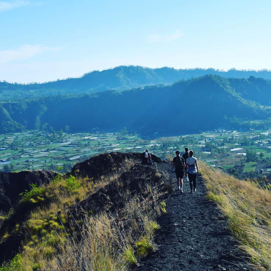 From Ubud: Mount Batur Hiking With Hotspring - The climb to the crater rim: 1.5 hours in the dark