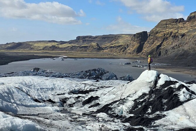 Glacier Hike Experience on Sólheimajökull - Meet on location - The 35-minute walk: getting your footing on uneven ice