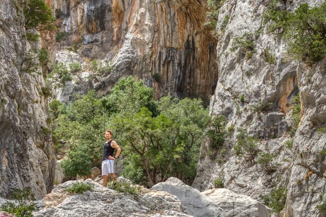 Gorropu canyon guided hike - The boulder sections: graded difficulty and real safety coaching