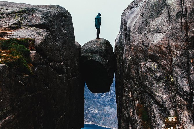 Guided hike to Kjerag and Kjeragbolten - From Stavanger hotel pickup to the fjord road