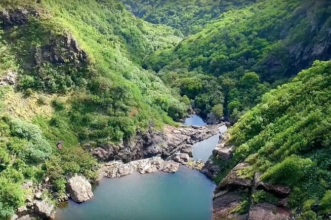 Half Day Hike to Seven Waterfalls in Mauritius - The pace and difficulty: easy rating, real-world footing