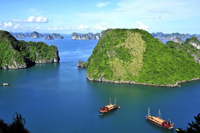 Halong Bay Full Day with Kayaking, Hiking viewpoint, Cave - Deluxe To Luxury - Sung Sot Cave: what to expect and how to enjoy it