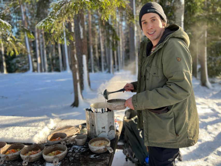 Helsinki: Winter Wonderland Liesjärvi National Park Hike - Small-group logistics: 8 people, 1 van, and a better winter atmosphere