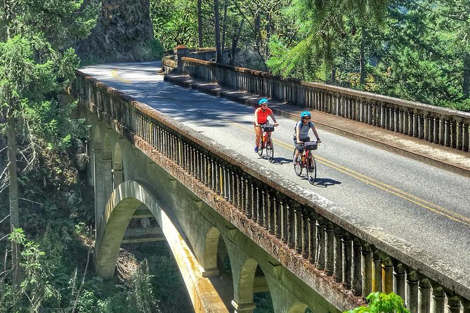 Hike and Bike Tour to Columbia River Gorge Waterfalls - Portland to the Gorge: using AC instead of baking in traffic