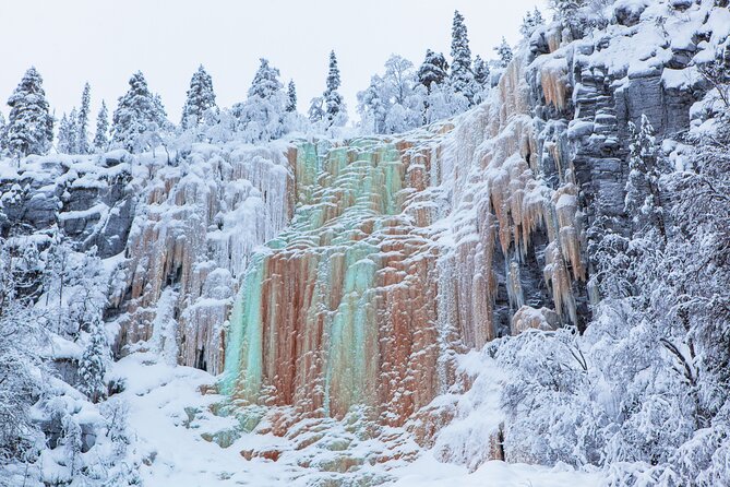 Hike to Frozen Waterfalls of Korouoma Including BBQ Lunch from Rovaniemi - Thermal clothing and winter safety: how you stay warm without slowing down