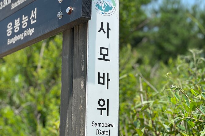 Hiking in Seoul : Bukhansan National Park - Shopping for hand-crafted art: a small bonus with big mood impact