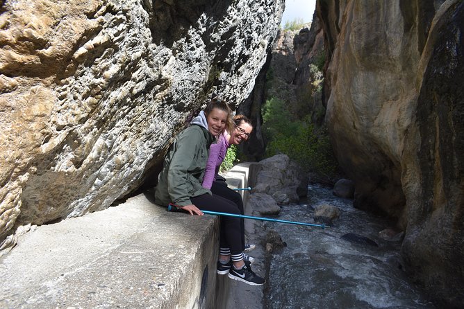 Hiking in the Canyon of the Monachil Cubs in Granada - Route and pace: 6.5 km of bridges, tunnels, and crouchy fun