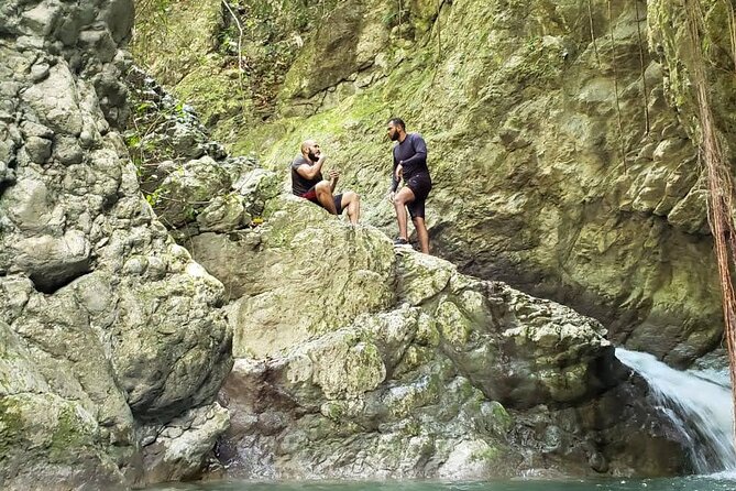 Hiking Tabernacle Thundering Waterfall in Dominican Republic - Stop at Los Cacaos: A Quick Taste of Local Life