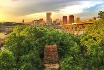 Hiking the James River in Richmond, VA - Small-group hiking (max 12): your experience doesn’t get swallowed