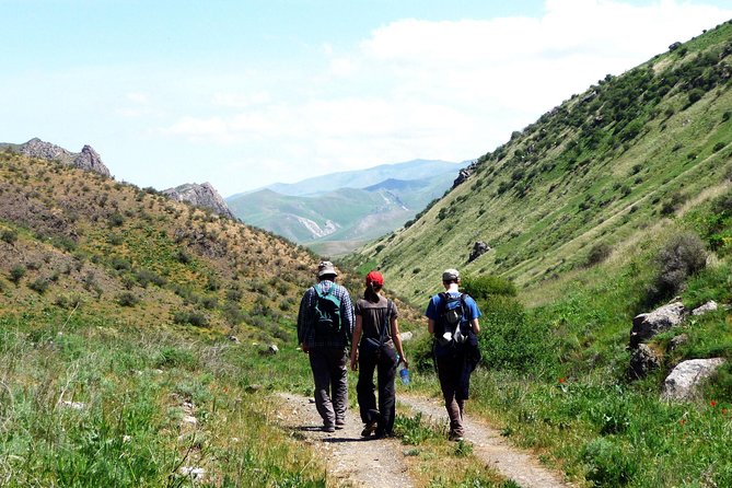 Hiking tour to Hayat, Uhum and Asraf villages – 4 days - Day 1 in the Nuratau Mountains: arriving in Hayat by lunch