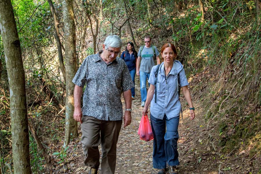 Hong Kong: Dragon's Back Hike - Ending in Shek O: choose Central or keep exploring Shek O Village and Beach