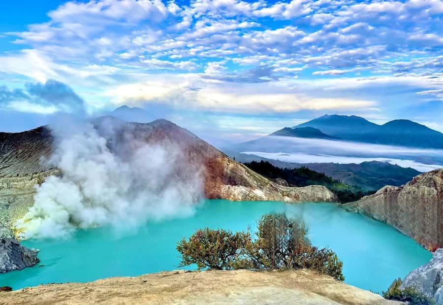 Ijen Crater Blue Fire Night Hike - A Midnight Route to Ijen’s Blue Flames (and Why Timing Matters)
