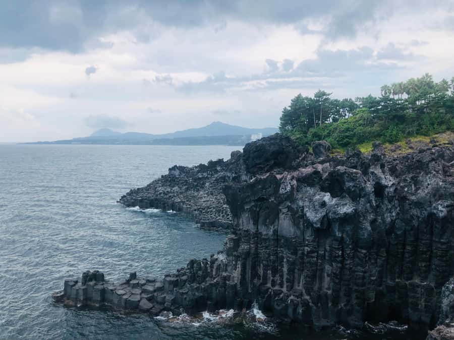 Jeju: Mt. Hallasan Hike and UNESCO Sites Day Tour - What you see at altitude: why the Hallasan segment matters even if it’s brief