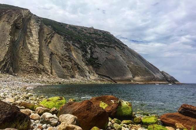 Jurassic Hiking tour to footprints of dinosaur in Espichel Cape - Sesimbra on foot: medieval lanes and a seafood-friendly pause