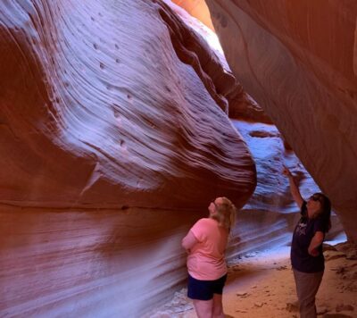 Kanab: Red Canyon Off-Road Jeep and Hiking Tour - Moqui Cave Meeting Point: Finding ROAM Fast