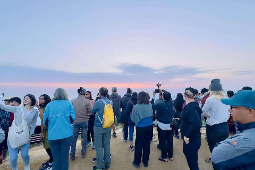 Kathmandu: Nagarkot Sunrise View and Day Hike with Lunch - Guide Quality: What to Expect From the English-Speaking Team