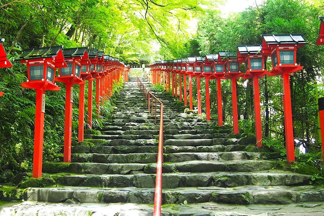 Kyoto Hiking Tour: The Nature and Legends of Kurama and Kibune - Stop 1: Yuki Shrine and the Story of the Moved Sacred Tree