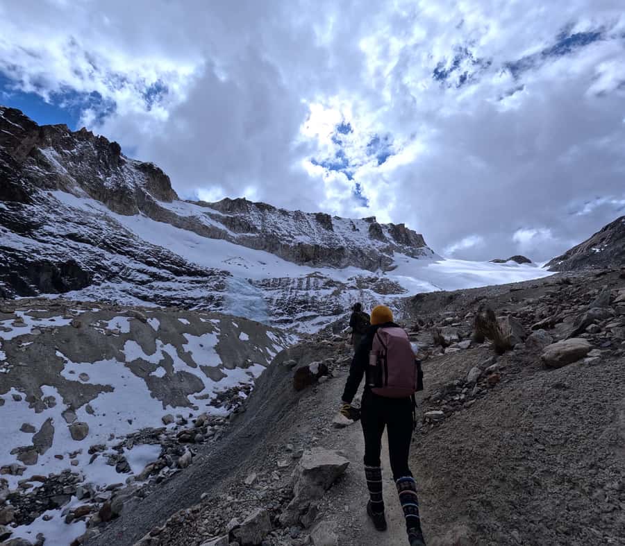 La Paz: Charquini Mountain Guided Hike - Apacheta Jilarata, Milluni cemetery, and Lake Milluni