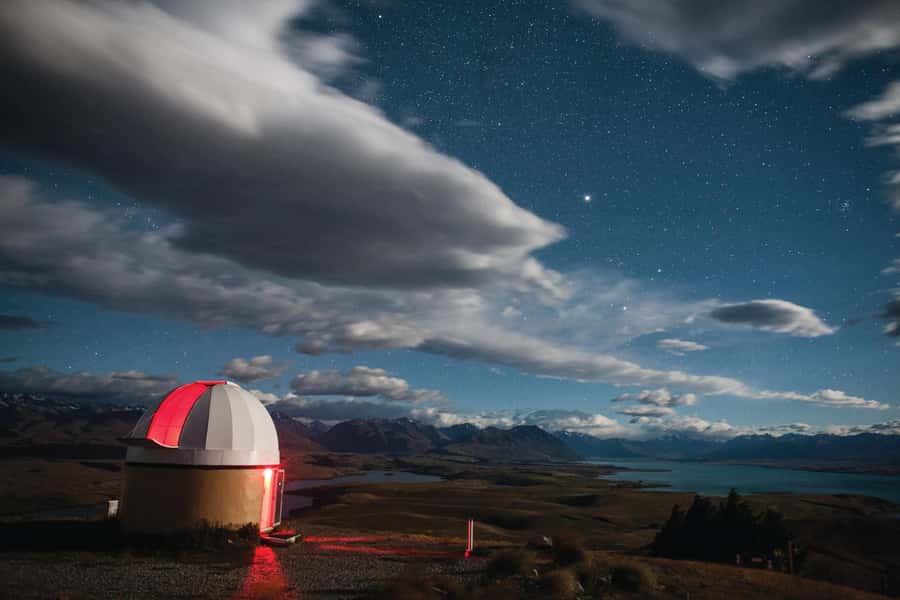 Lake Tekapo: Mountaintop Stargazing at Mount John Summit - How Weather and Moon Phase Change What You See