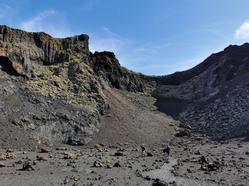 Lanzarote: Guided Volcano Hike with Transfers - Fitness and who should (and shouldn’t) join