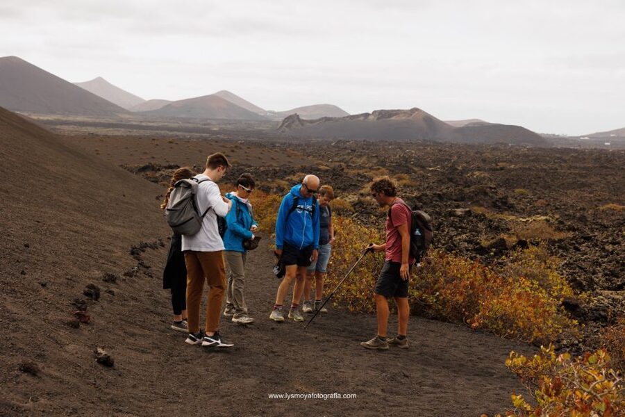 Lanzarote: Hike Across Timanfaya's Volcanic Landscapes - The 9-kilometer route: pace, terrain, and where the time goes