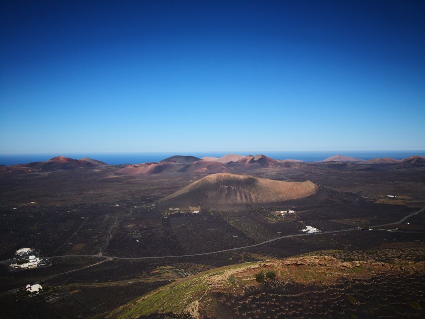 Lanzarote: La Geria Vineyards Hiking Tour - The 9-kilometer hike: what you’re really learning on the trail