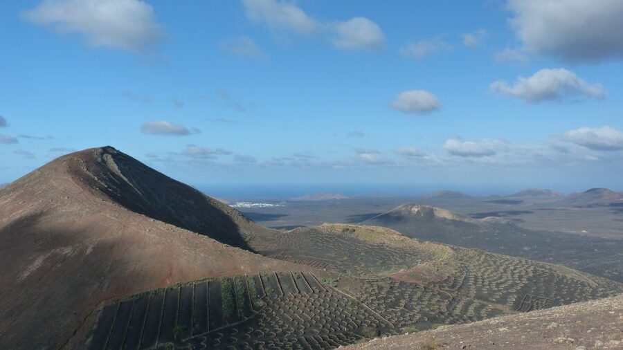 Lanzarote: La Geria Vineyards Hiking Tour - The guides make it: what to notice about the experience