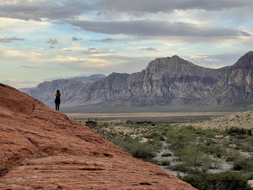 Las Vegas: Sunset Hike and Photography Tour Near Red Rock - Seven Magic Mountains: Colorful Boulders in a Dusty Desert