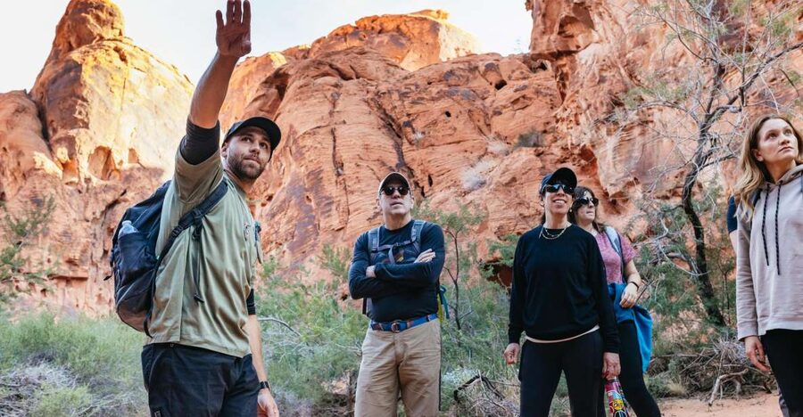 Las Vegas: Valley of Fire Guided Hike with Drinks and Snacks - Why Valley of Fire feels like a quick trip to another world