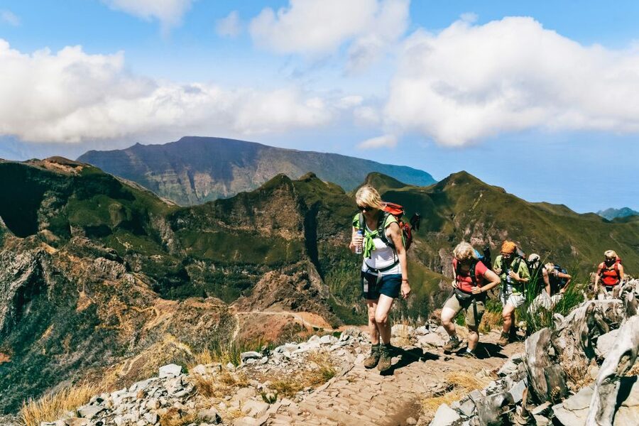 Madeira: Pico Arieiro to Pico Ruivo Hike - Coffee, Poncha, and the End-of-Day Mood Shift