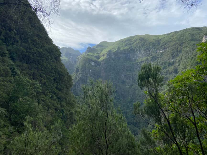 Madeira: PR 9 - Levada do Caldeirão Verde Hike Transfer - Tunnels and footing: the real skill on this hike