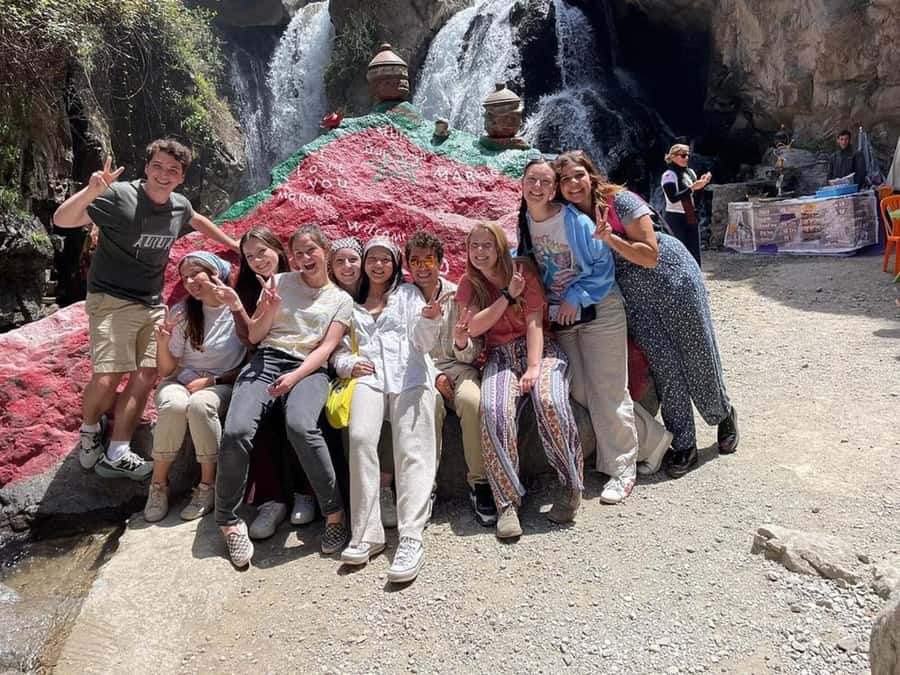 Marrakech: Ourika Valley Trip with Waterfall Hike & Lunch - Ourika Valley photo stop and quick shopping: what you get in 30 minutes