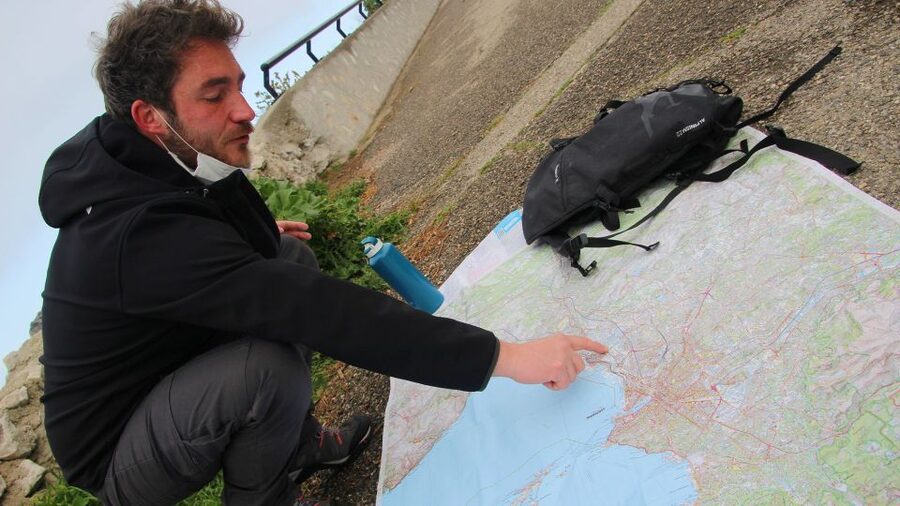 Marseille: Urban Hiking Tour with a Local Guide - Getting started at Burger King (and what to expect from the group)