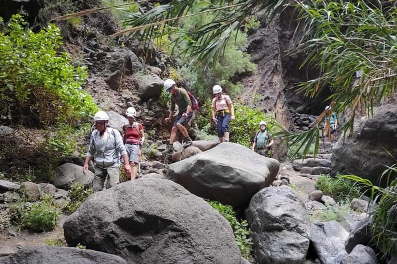 MASCA GORGE Trail: Guided Hike - Timing and Group Size: Why Small Groups Feel Better in the Canyon