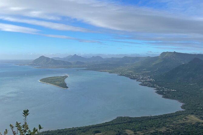 Mauritius: Le Morne: Intimate Hike Away from the Crowd - Photos and snack: The part you’re glad you paid for