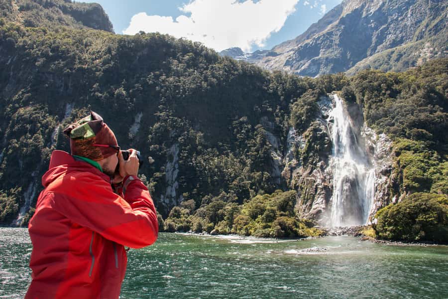 Milford Track: Full Day Guided Hike and Nature Cruise - The visitor center break: hot drinks and time to reset