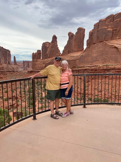 Moab: Arches National Park Sightseeing Tour - Logistics in downtown Moab: where to meet and what to look for