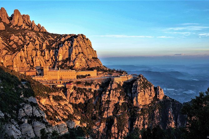 Montserrat Monastery with Easy Hike & Sitges Tour from Barcelona - From Pg. de Gràcia at 8:00am: how the day starts