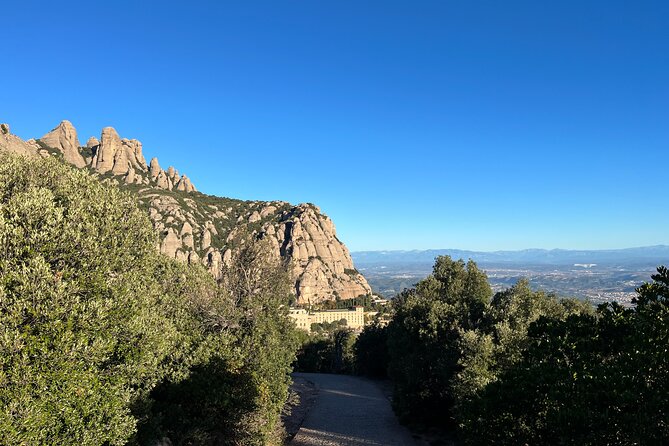 Montserrat very early : Hiking, Abbey, very small group - How the schedule flows from abbey to hike to Barcelona